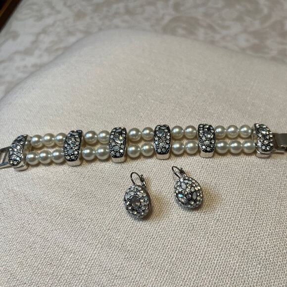 Bracelet and earring set crystal embellished double row faux pearl silver toned - Picture 2 of 9